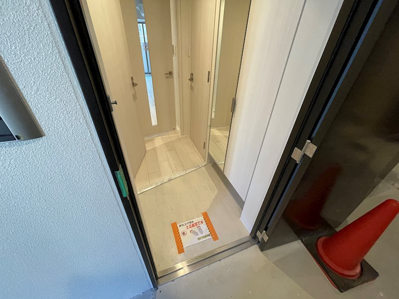 神戸市中央区加納町３丁目の賃貸マンションの玄関