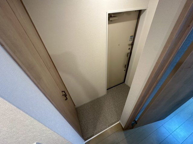 芦屋市翠ケ丘町のアパートの玄関