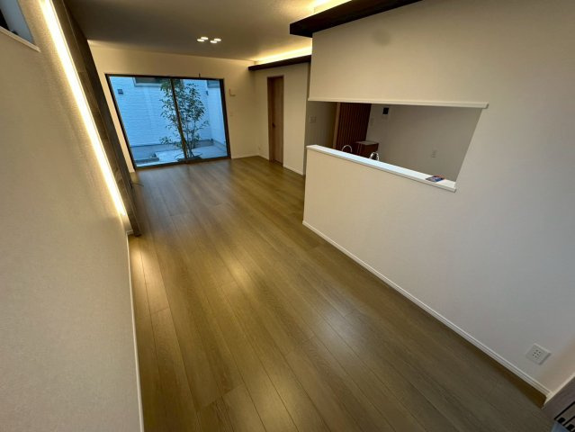 芦屋市翠ケ丘町のアパートの居間・リビング