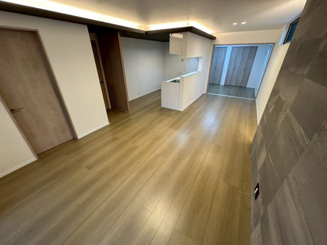 芦屋市翠ケ丘町のアパートの居間・リビング