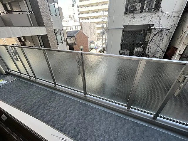 神戸市中央区古湊通２丁目の賃貸マンションのバルコニー