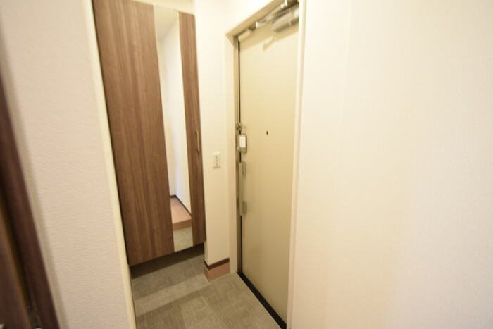 神戸市東灘区深江南町１丁目のアパートの玄関