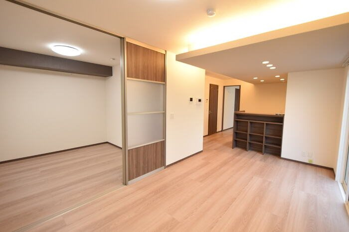 神戸市東灘区深江南町１丁目のアパートの居間・リビング