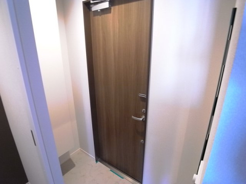 芦屋市南宮町の賃貸マンションの玄関
