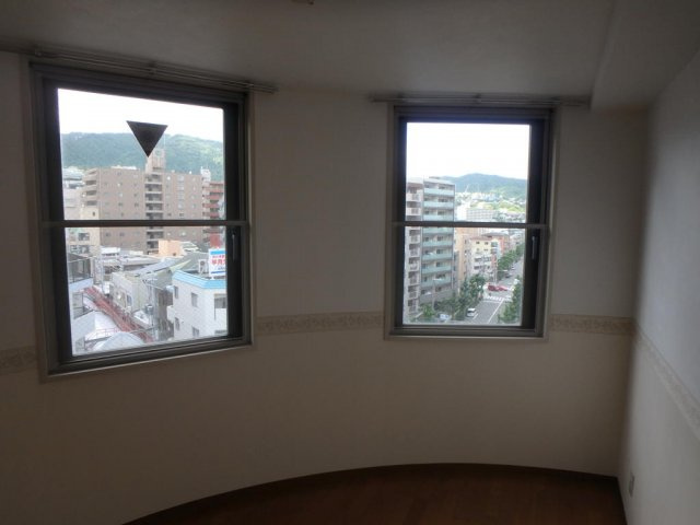 神戸市灘区永手町５丁目の賃貸マンションの居間・リビング