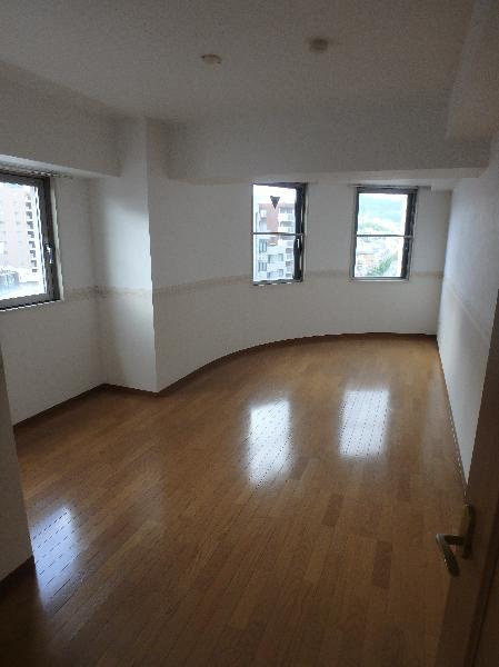 神戸市灘区永手町５丁目の賃貸マンションの居間・リビング