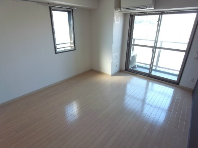 神戸市東灘区岡本３丁目の賃貸マンションの洋室