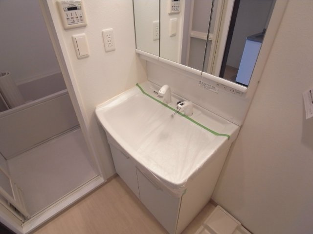 神戸市東灘区岡本３丁目の賃貸マンションの洗面所