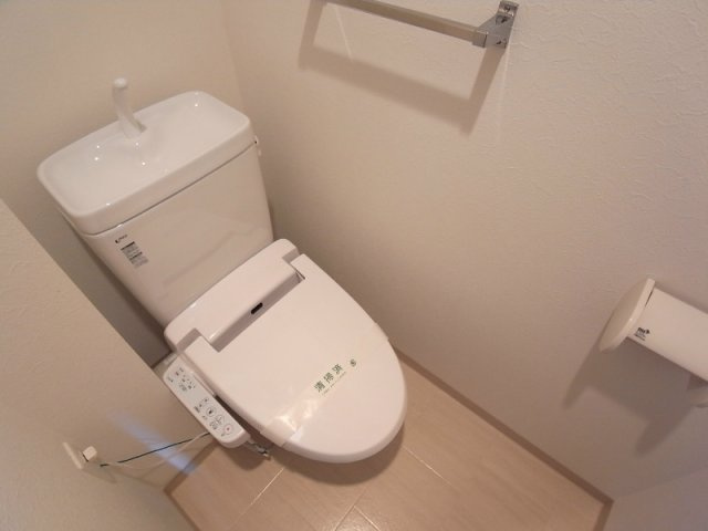 神戸市東灘区岡本３丁目の賃貸マンションのトイレ