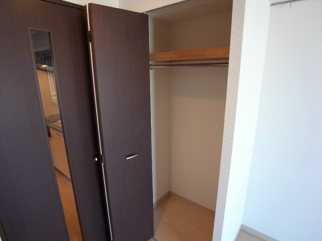 神戸市東灘区岡本３丁目の賃貸マンションの収納