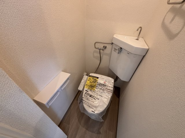 神戸市灘区下河原通３丁目の賃貸マンションのトイレ