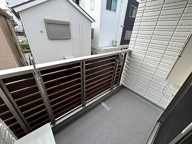 西宮市芦原町のアパートのバルコニー