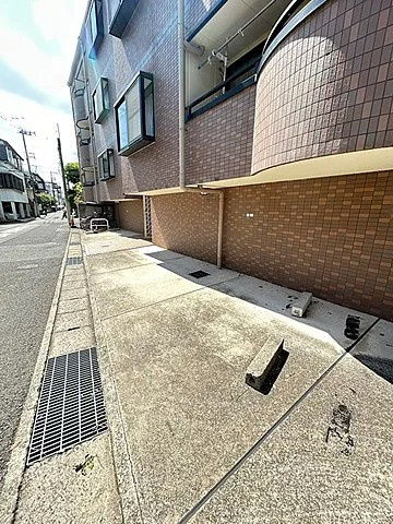 八幡西島田ハイツの駐車場