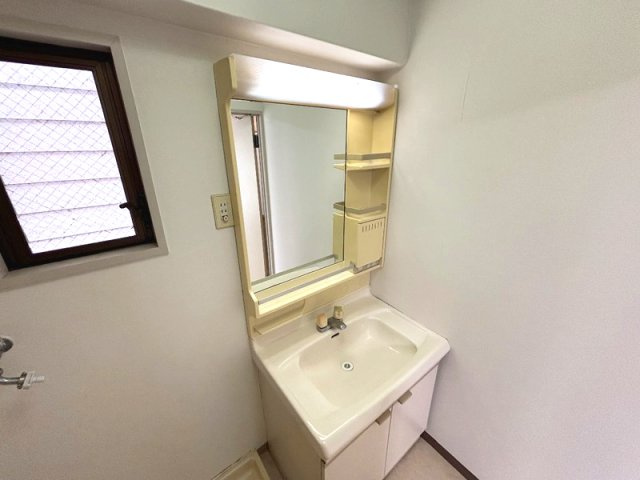 神戸市中央区多聞通５丁目の賃貸マンションの洗面所