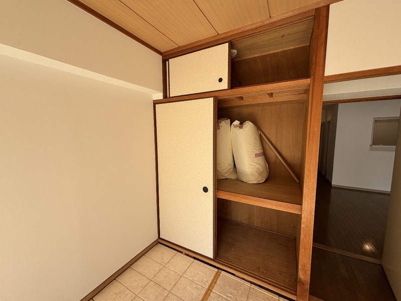 神戸市中央区多聞通５丁目の賃貸マンションの収納