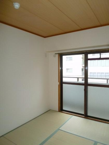 神戸市中央区多聞通５丁目の賃貸マンションの居間・リビング