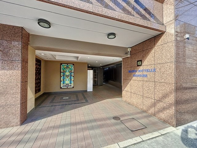 メゾンヌーベル新神戸のエントランス