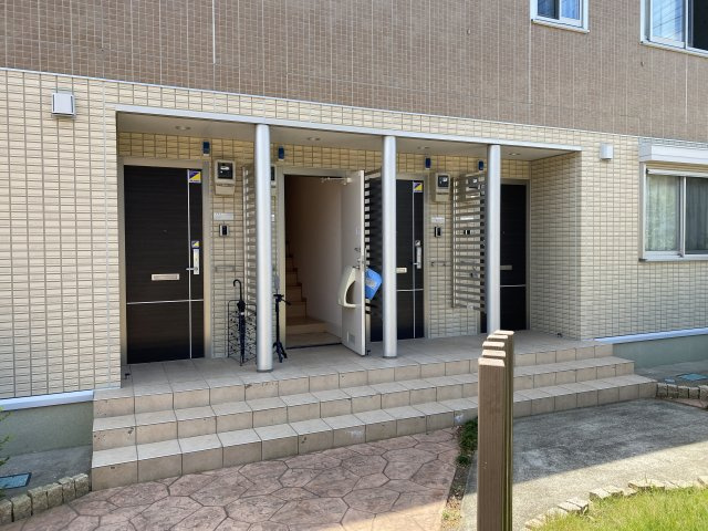 ヴィラージュ学園Aのエントランス