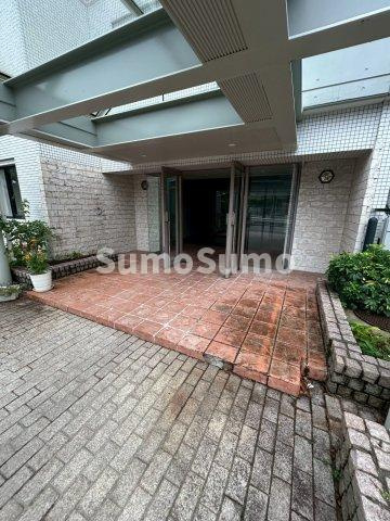 芦屋市翠ケ丘町の賃貸マンションのエントランス