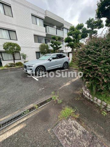 芦屋市翠ケ丘町の賃貸マンションの駐車場