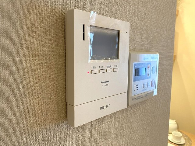 ストーク両国秀山のセキュリティ|訪問者の顔を室内からしっかり確認できる「TVモニター付きインターホン」を完備。不審者の侵入を防ぎ、一人暮らしやご家族の留守中も安心・安全な暮らしをサポートします。