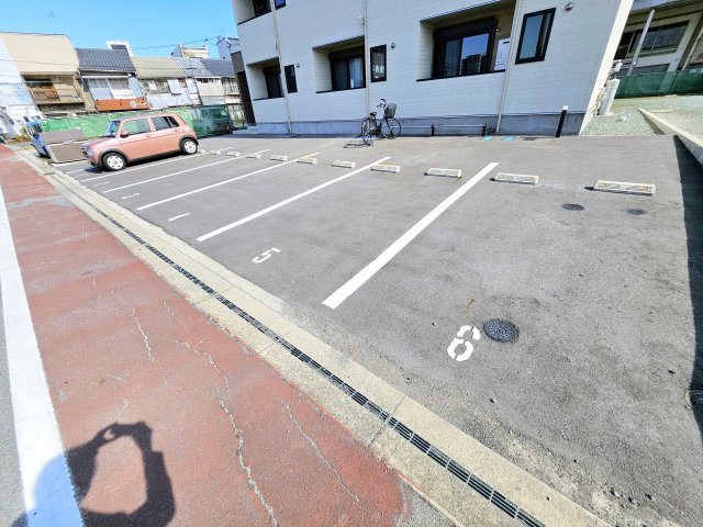 LIENの駐車場