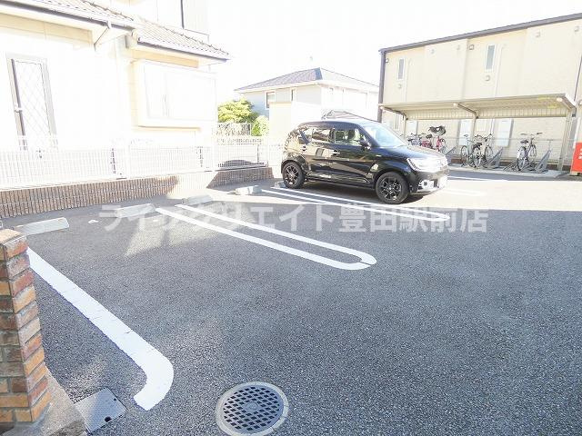 ユアーズヒル8の駐車場
