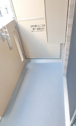 中央区日本橋小伝馬町の賃貸マンションのバルコニー
