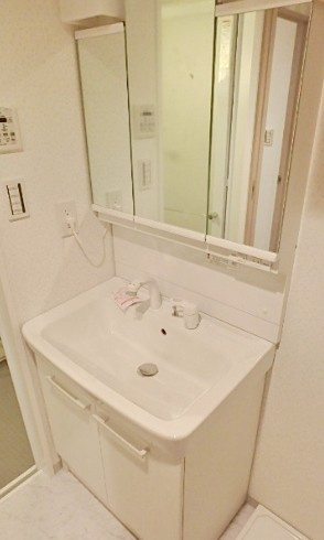 中央区日本橋小伝馬町の賃貸マンションの独立洗面台