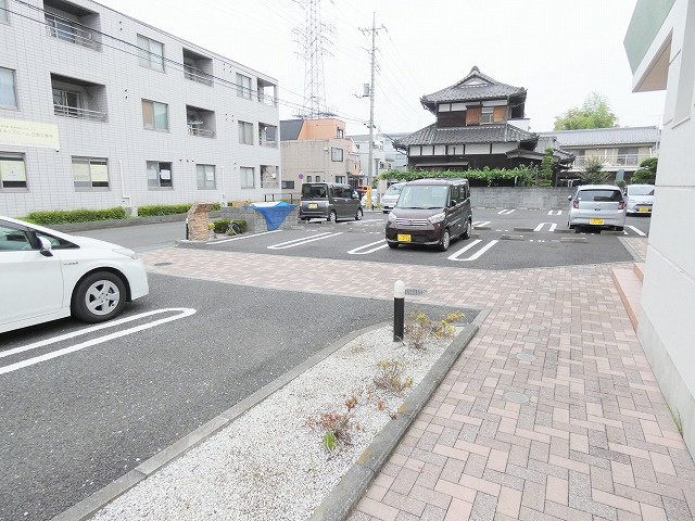 サンリット・シーズンの駐車場
