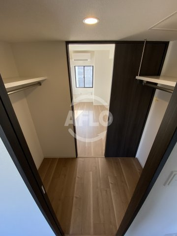 La Douceur西天満（ラドゥセール西天満）の収納|S-RESIDENCE西天満Grand Jour　ウォークスルークローゼット
