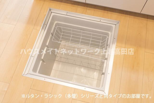 グラン　アクシス　Ⅱの収納|床下収納（参考室内写真ルタン・ラシック（多雪）と同タイプ）