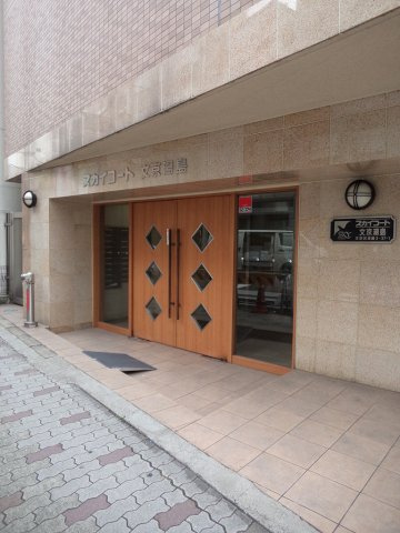 スカイコート文京湯島のエントランス