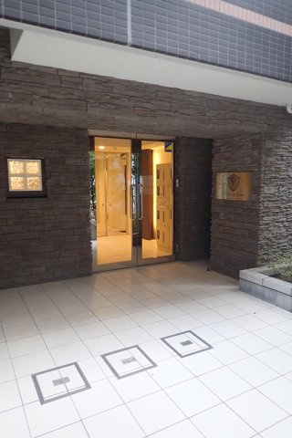 フェルクルールプレスト文京湯島のエントランス