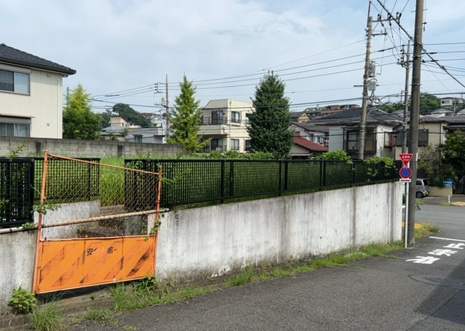 【外観】 | 物件の詳細については、現地を見てわかること以外に、役所や法務局などで調べないとわからないことがあります。そのため、現地に行く場合は、もしこの物件を買ったらどのような生活ができるかをイメージしましょう。