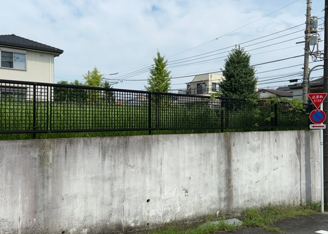 【外観】 | 土地購入を検討されている場合、境界杭がない状態で購入してしまうと境界確定測量をする必要があり、費用がかかります。購入の前に、売主、隣土地所有者立ち合いのもと境界を確定し境界杭を設置するのがベストです。