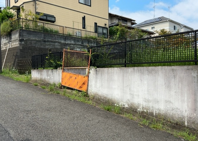 【外観】 | 家を建てる前提で土地を探している場合、地盤の丈夫さは譲れない条件の一つです。地盤が脆弱だと追加工事が必要となります。また、過去に地盤沈下や液状化現象を起こした土地は、できるだけ避けた方がいいでしょう。