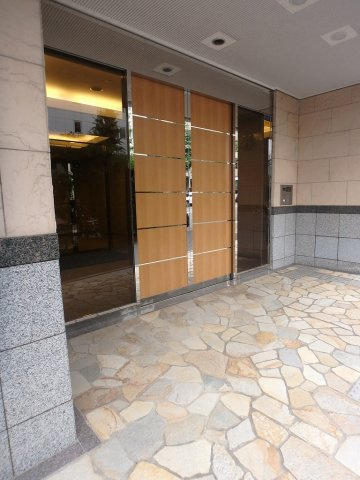 レジディア文京本郷のエントランス