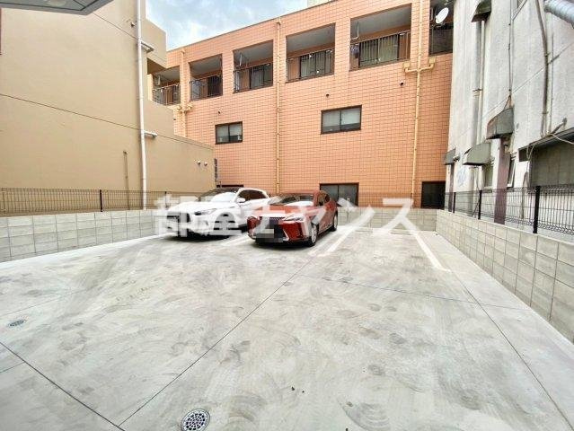 セントフィオーレ岩塚の駐車場