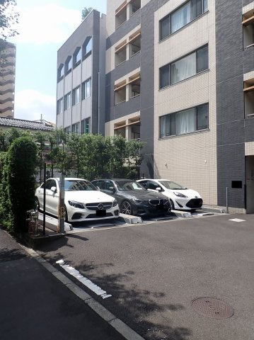 プライムアーバン本駒込の駐車場