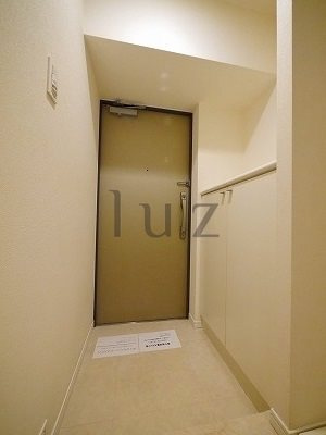 ライジングプレイス桜木町二番館の玄関
