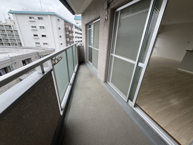 ヴィラ桃山台のバルコニー