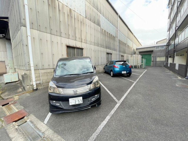 リブランス河村マンションの駐車場