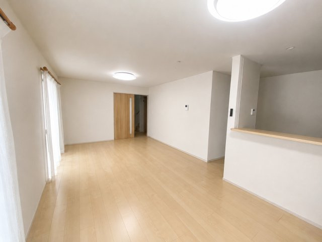 さいたま市緑区三室戸建ての居間・リビング|デジタルステージングをしております