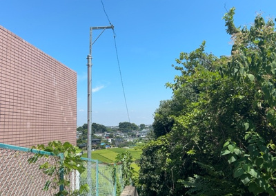 【展望】 | アメニティヒル本厚木 | 景色重視でお家選ぶをするとスーパーが遠い！学校が遠い！など生活をするうえで利便性で困ることもあります。まず一度現地を見学する際に、周辺の施設などがあるかを確認し、暮らし始めた後のことを想像しましょう。