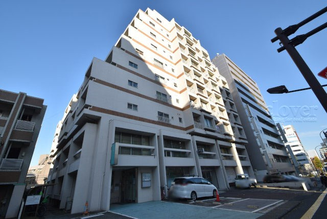 【現況写真】 | メゾンドール高田馬場 | 外観と前面道路の様子。～即日のご見学可能～　お問合せはお気軽にどうぞ。
