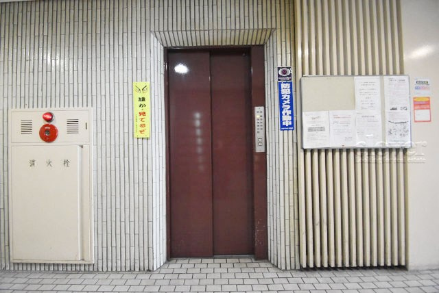【設備】 | メゾンドール高田馬場 | バリアフリーの強い味方、エレベーターが設置されています。メンテナンスに手間と費用がかかる設備ですが、あるとないとでは大違い。～即日のご見学可能～　お問合せはお気軽にどうぞ。
