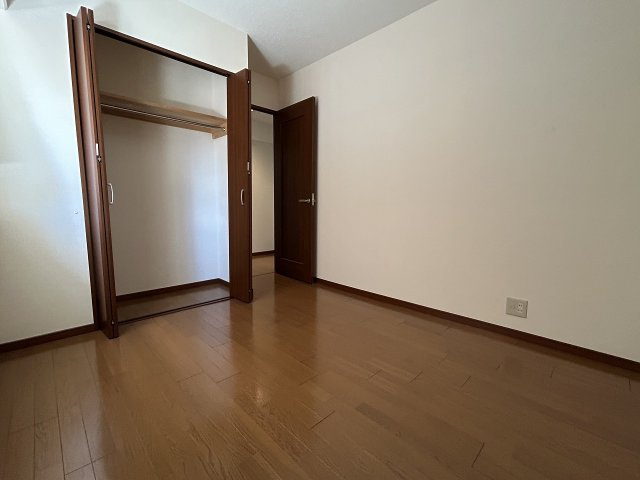 朝日根津八重垣マンションの洋室