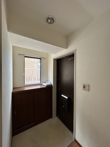 朝日根津八重垣マンションの玄関
