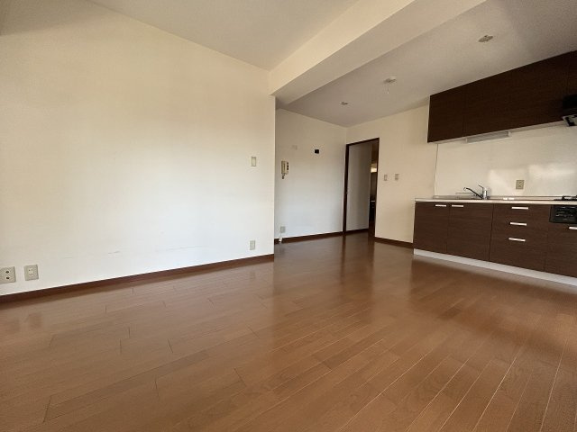 朝日根津八重垣マンションの居間・リビング